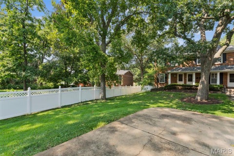 Tiny photo for 624 Candleberry Court #B, Kirkwood, MO 63122 (MLS # 26051473)