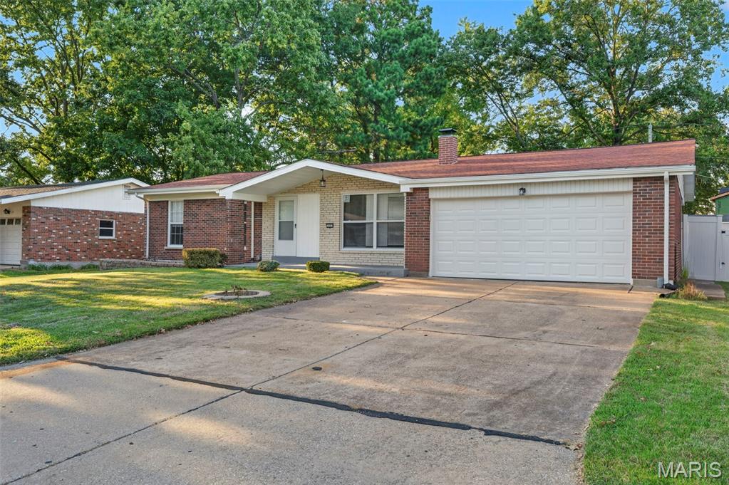 Photo of 3865 Belcroft Drive, Florissant, MO 63034 (MLS # 26057544)