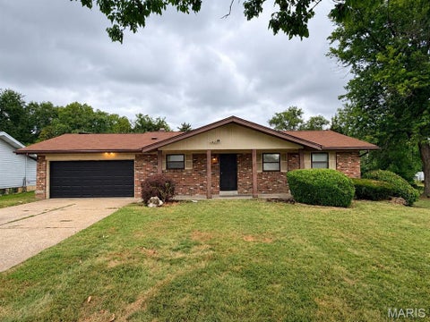Photo of 12095 Trampe Heights Lane, St Louis, MO 63138 (MLS # 26060048)