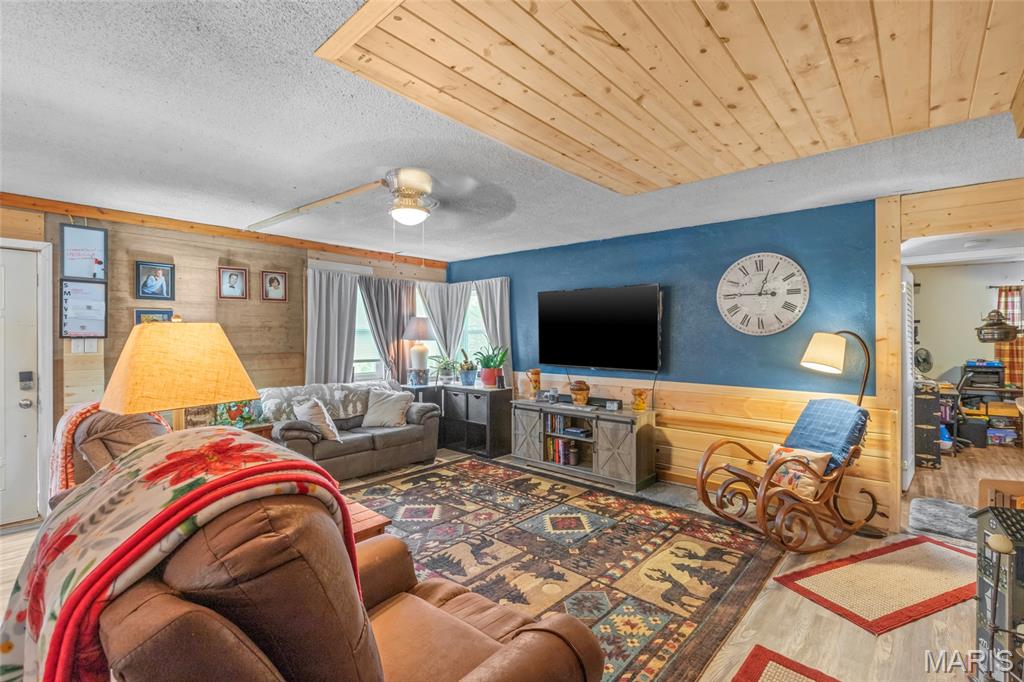 Lake Adelle 01 - Residential