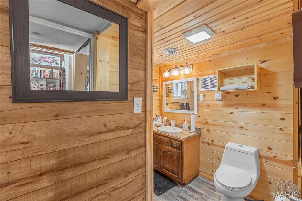 Lake Adelle 01 - Residential