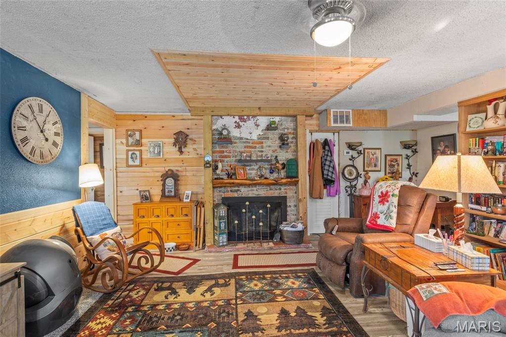 Lake Adelle 01 - Residential