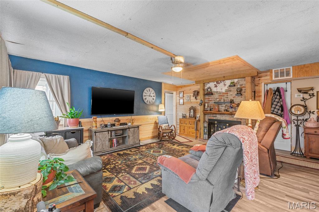 Lake Adelle 01 - Residential