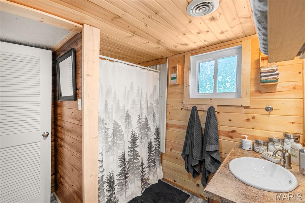 Lake Adelle 01 - Residential