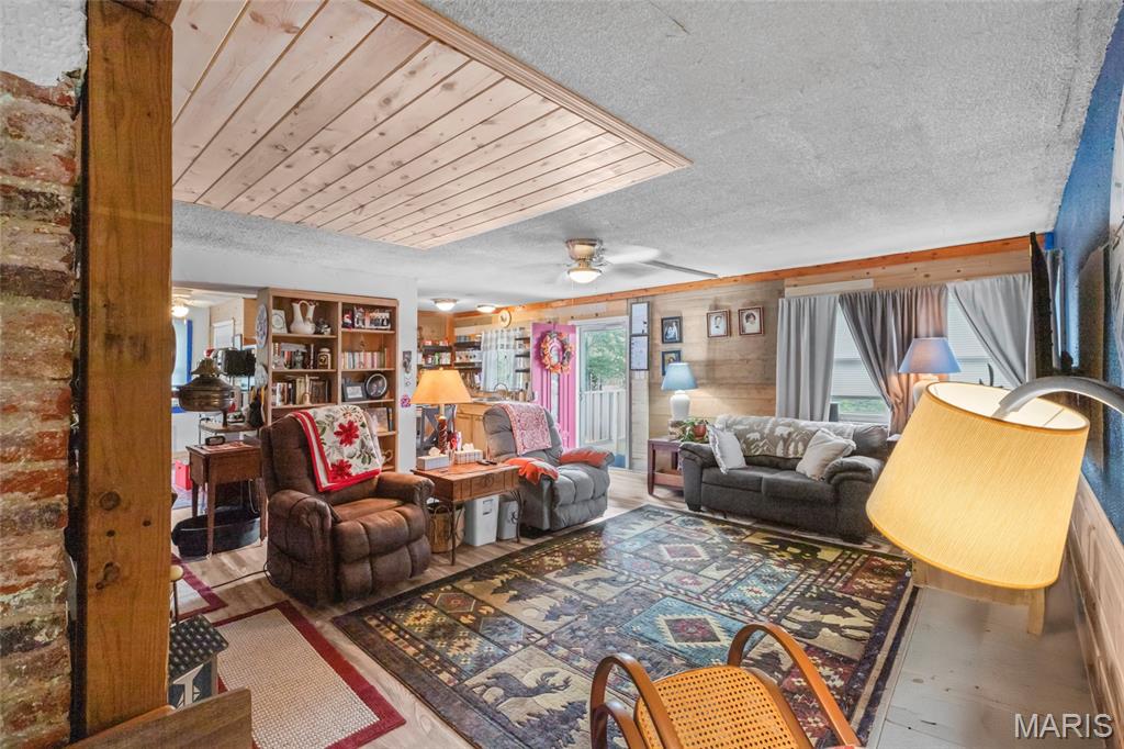 Lake Adelle 01 - Residential