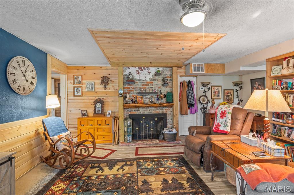 Lake Adelle 01 - Residential