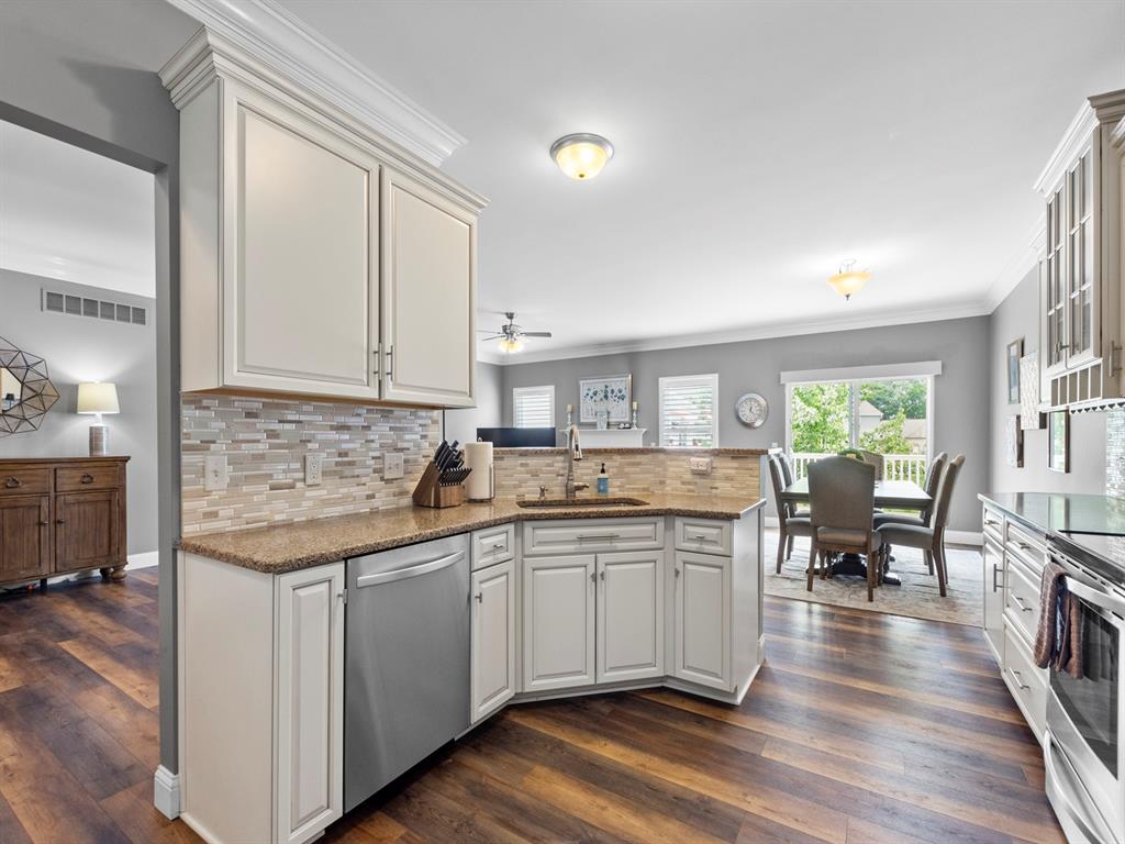 St Peters, Missouri 63366, United States, 4 Bedrooms Bedrooms, ,3 BathroomsBathrooms,Residential,Pending,131624