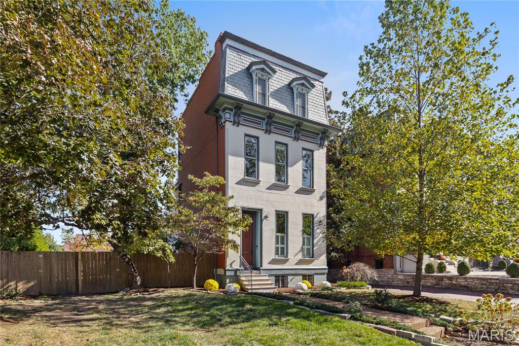 Lafayette Square - Benton Place - Residential
