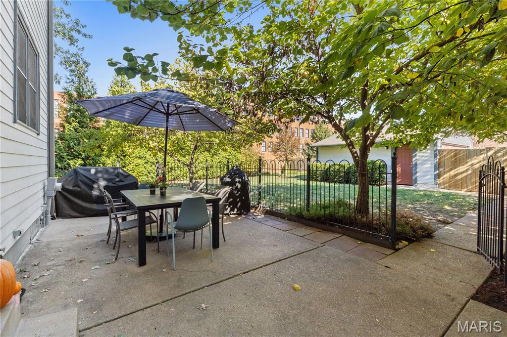 Lafayette Square - Benton Place - Residential