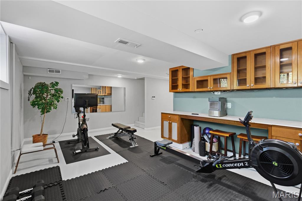 Lafayette Square - Benton Place - Residential