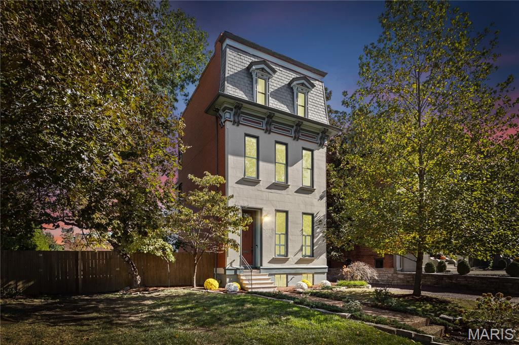 Lafayette Square - Benton Place - Residential