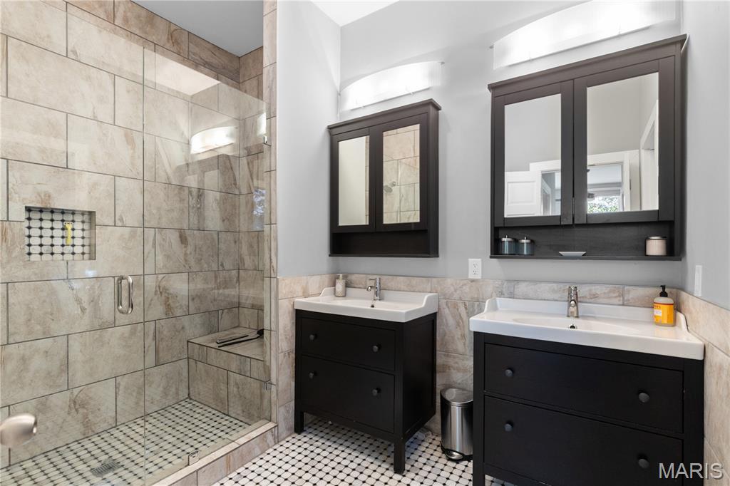 Lafayette Square - Benton Place - Residential