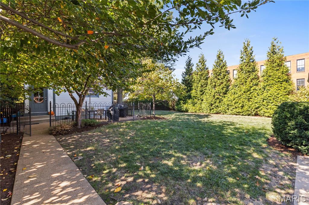 Lafayette Square - Benton Place - Residential