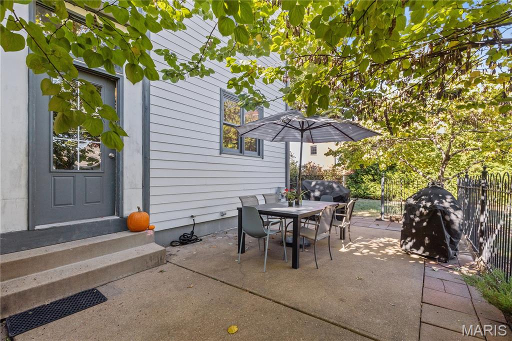 Lafayette Square - Benton Place - Residential