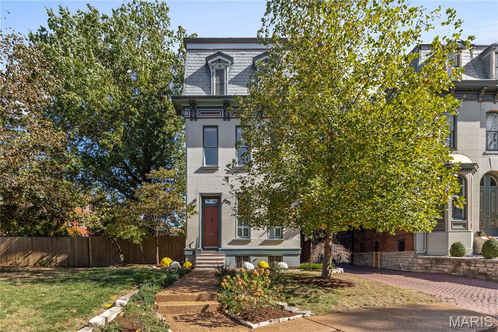 Lafayette Square - Benton Place - Residential