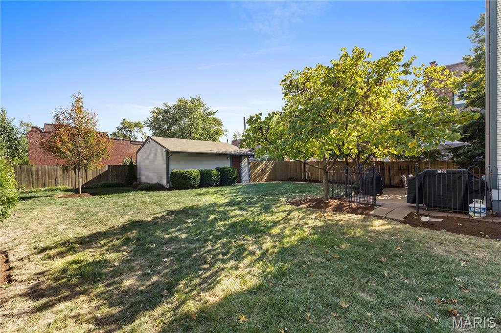 Lafayette Square - Benton Place - Residential