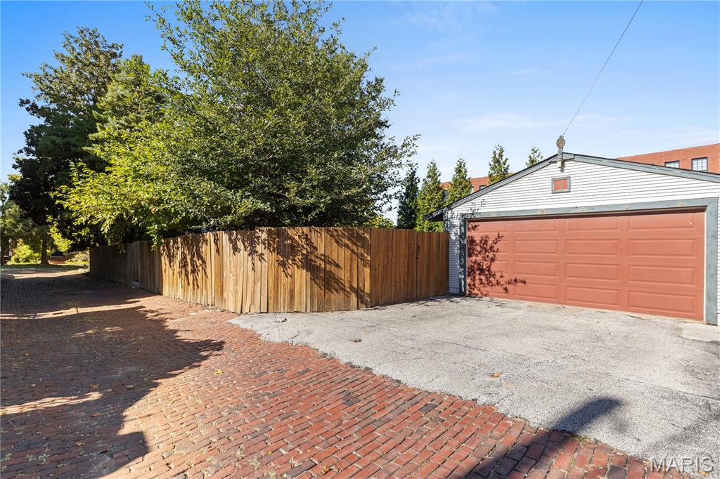 Lafayette Square - Benton Place - Residential