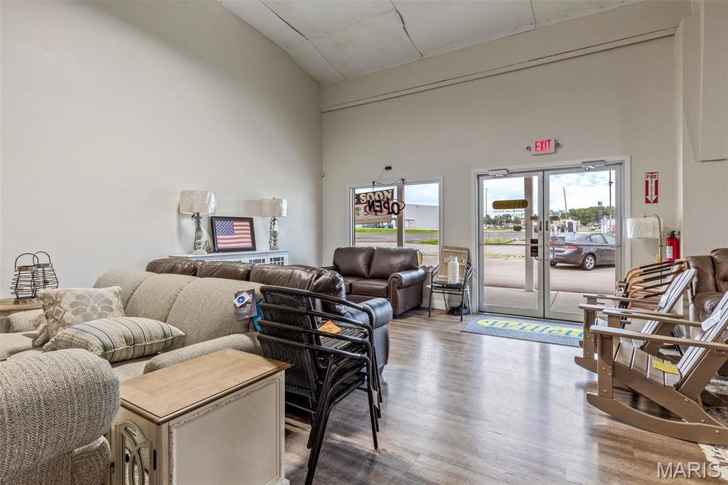 n/a - Commercial Sale