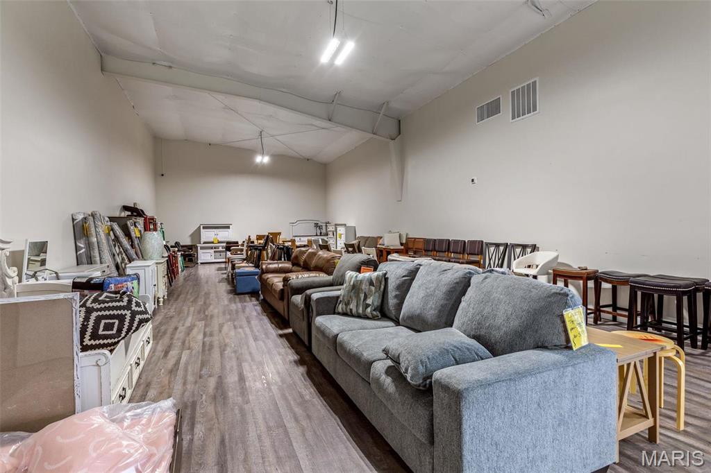 n/a - Commercial Sale