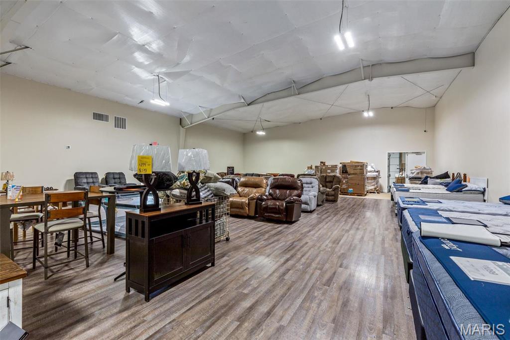 n/a - Commercial Sale