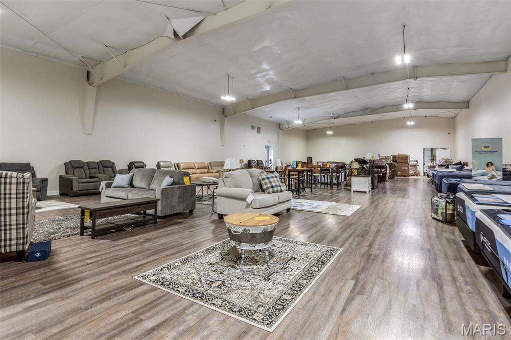 n/a - Commercial Sale