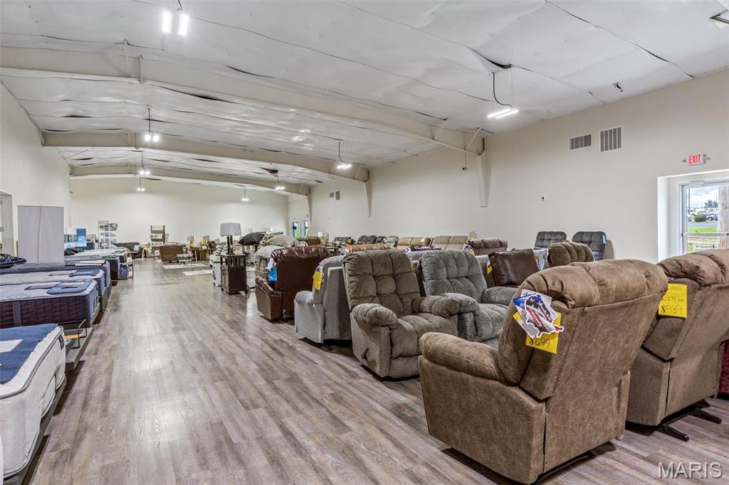 n/a - Commercial Sale