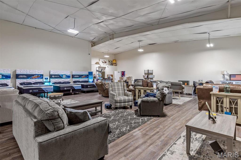 n/a - Commercial Sale