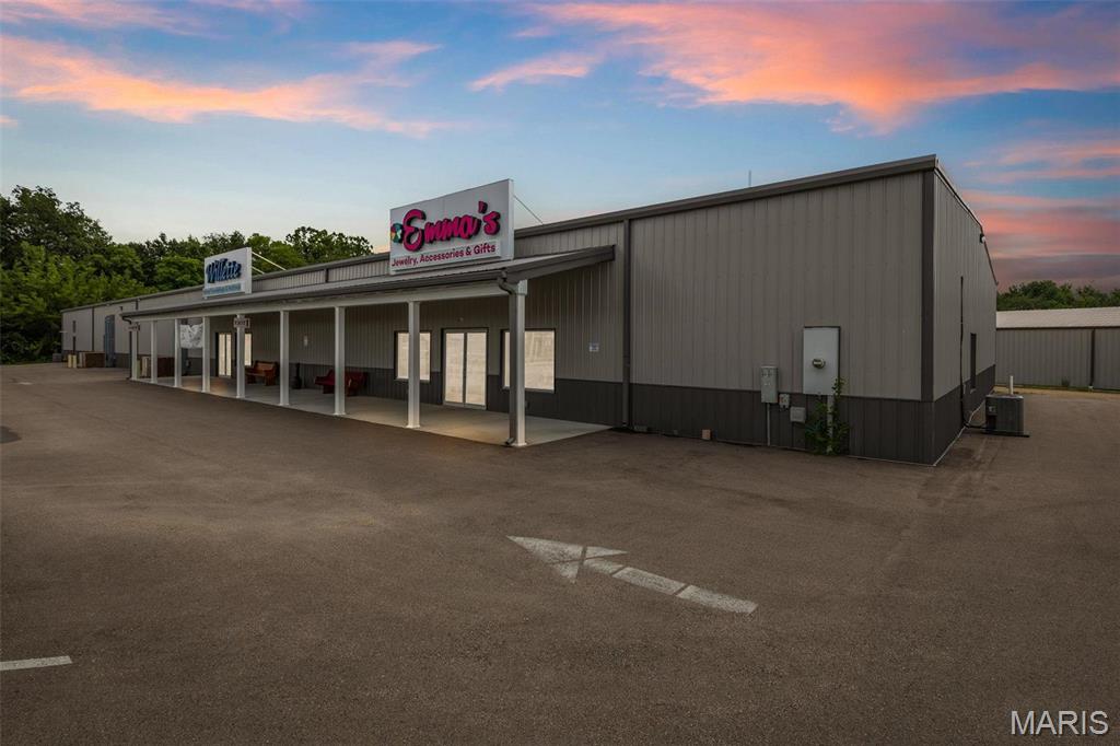 n/a - Commercial Sale