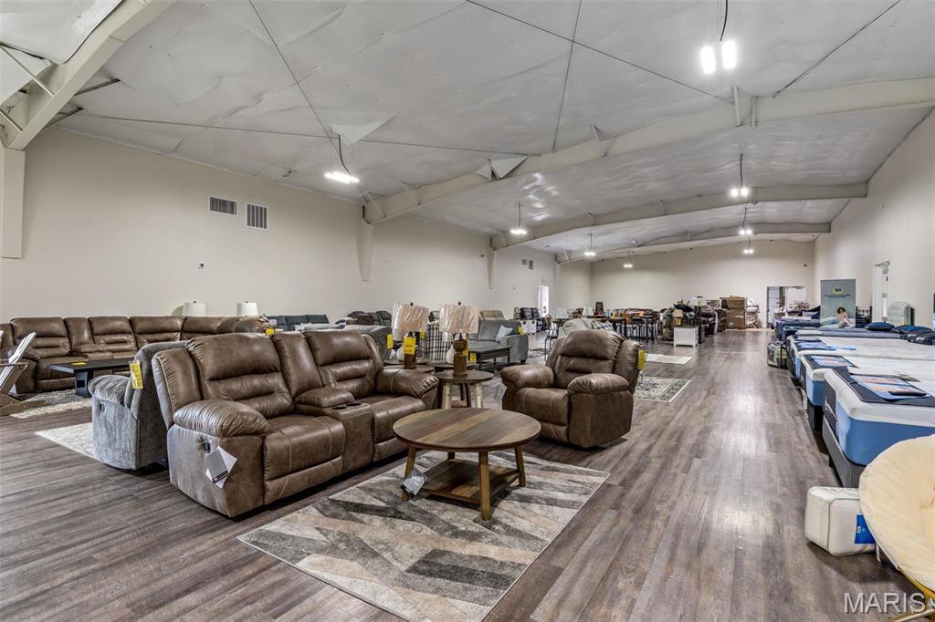 n/a - Commercial Sale