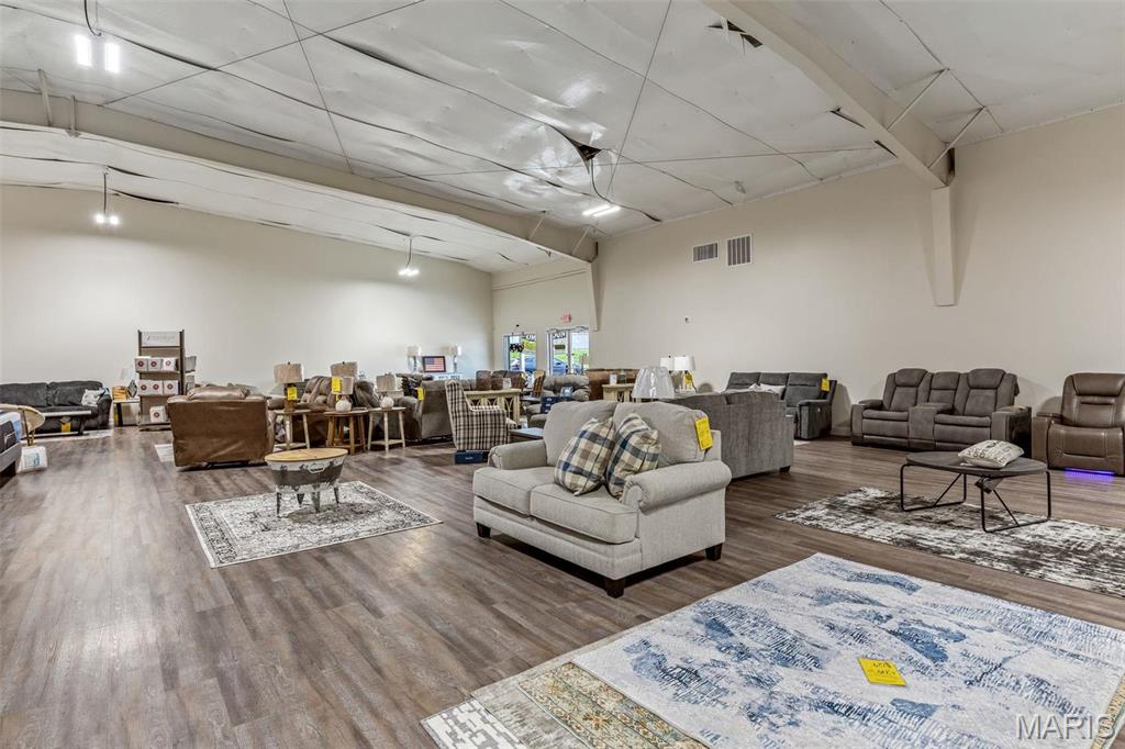 n/a - Commercial Sale