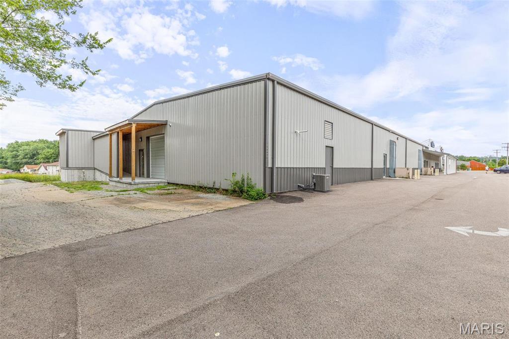 n/a - Commercial Sale