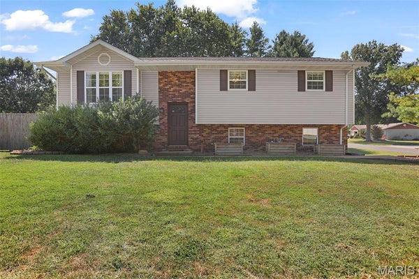 913 LONG BRANCH RD, TROY, IL 62294 - Image ca0cb6eefac92943193bdcaabfa9c2b3/1994953805