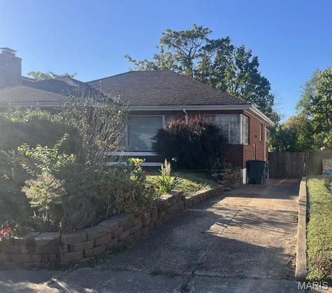 Tiny photo for 6830 Glades Avenue, St Louis, MO 63139 (MLS # 26030717)