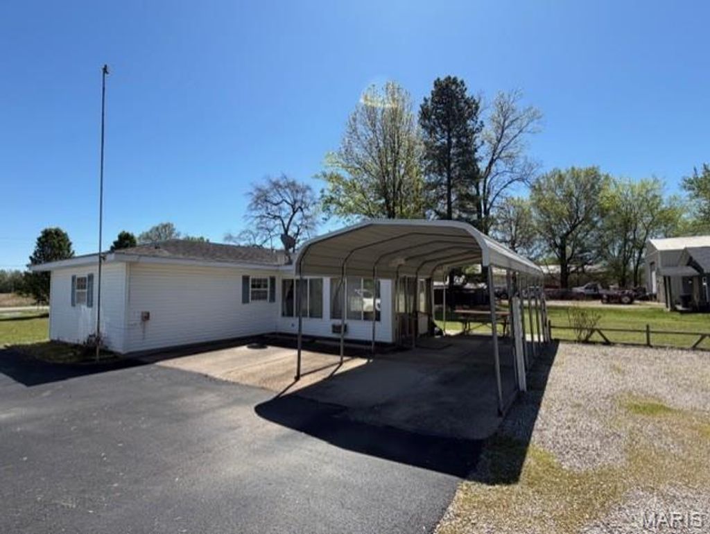Photo of 1571 Highway AA, Poplar Bluff, MO 63901 (MLS # 26026231)