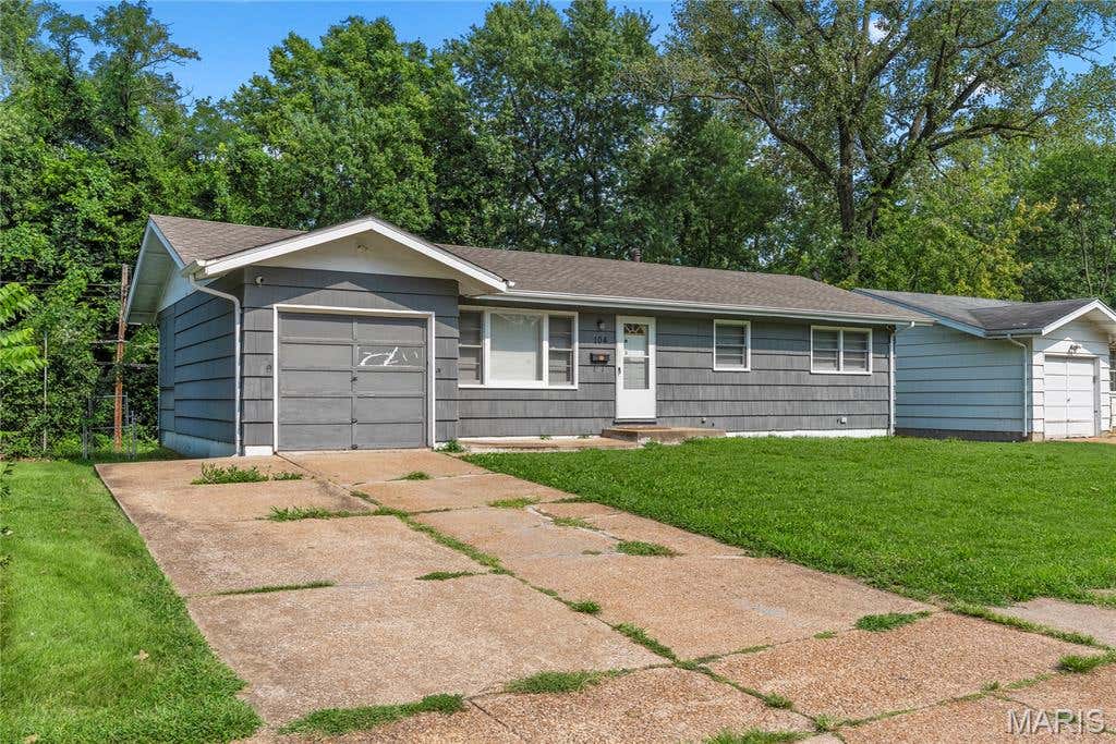 Photo of 104 Fenwick Drive, Ferguson, MO 63135 (MLS # 26051650)