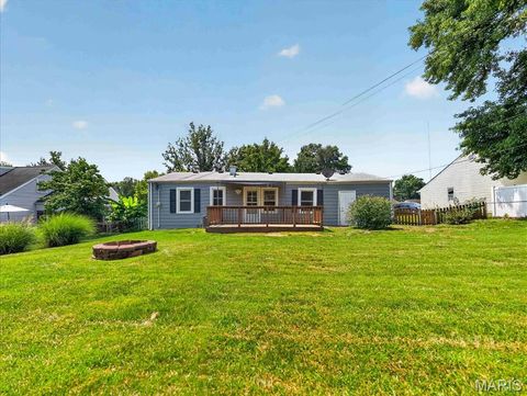 Tiny photo for 7017 Deerpath Drive, Unincorporated, MO 63123 (MLS # 26045163)