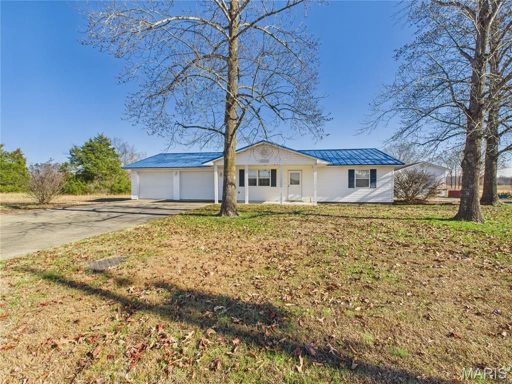 Photo of 306 County Road 469, Poplar Bluff, MO 63901 (MLS # 25080230)