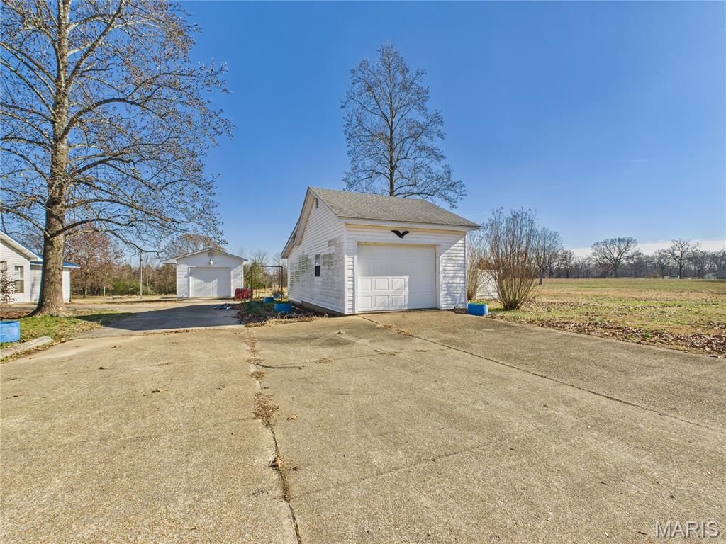 Photo of 306 County Road 469, Poplar Bluff, MO 63901 (MLS # 25080230)