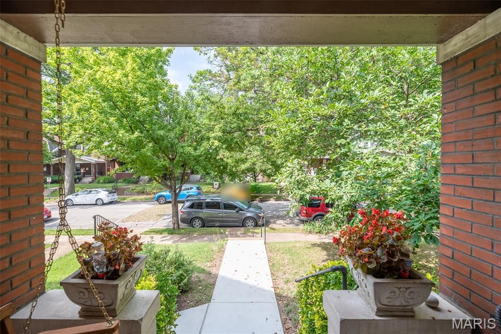 Photo of 20 Lawn Place, St Louis, MO 63110 (MLS # 26031933)