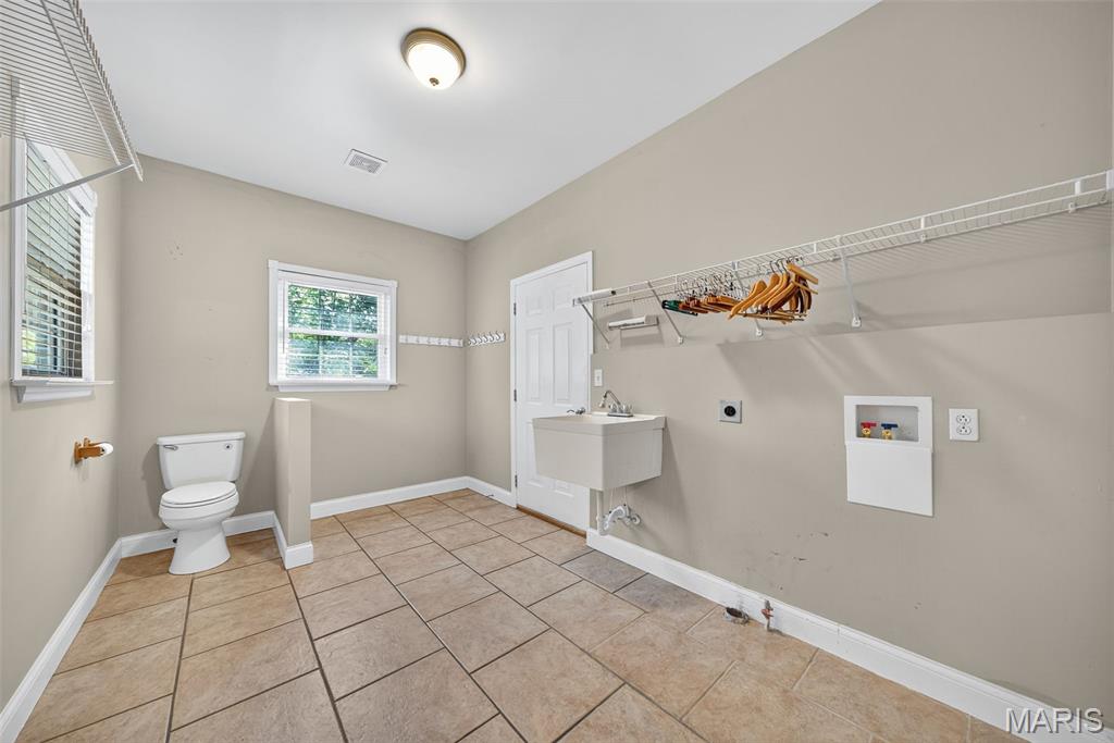 Defiance, Missouri 63341, United States, 5 Bedrooms Bedrooms, ,4 BathroomsBathrooms,Residential,Coming Soon,160290