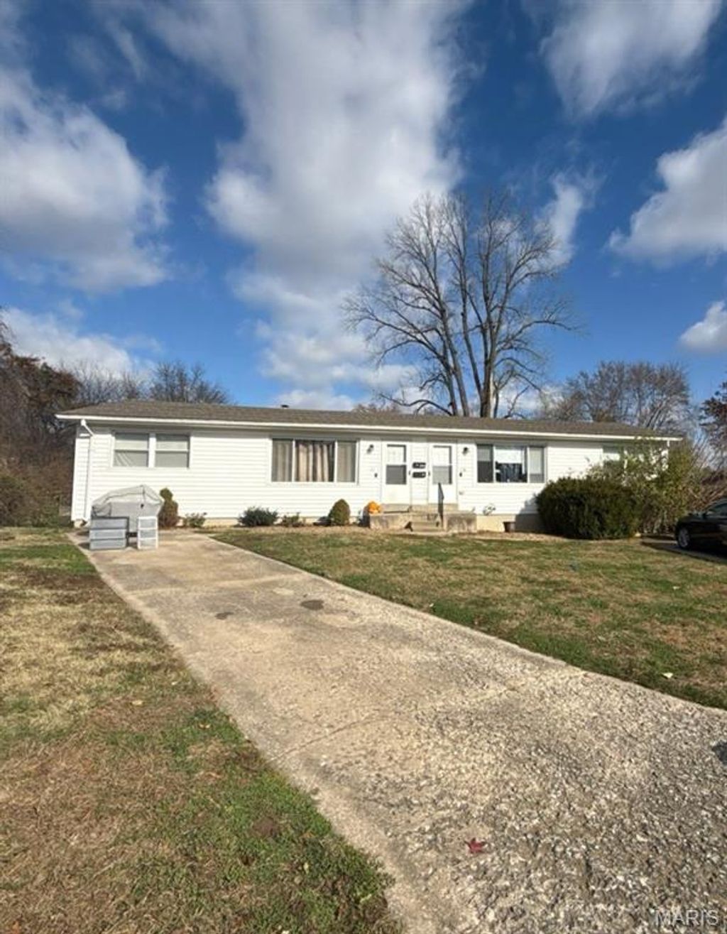 Photo of 117 Woodlawn Court, St Charles, MO 63301 (MLS # 25079209)