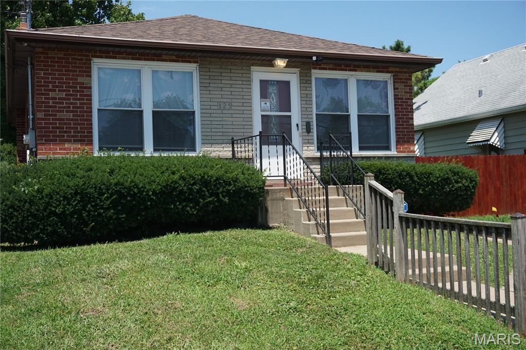 Photo of 125 W Felton Avenue, St Louis, MO 63125 (MLS # 26042407)