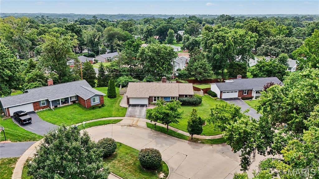 Photo of 50 White Plains Drive, Chesterfield, MO 63017 (MLS # 26048160)