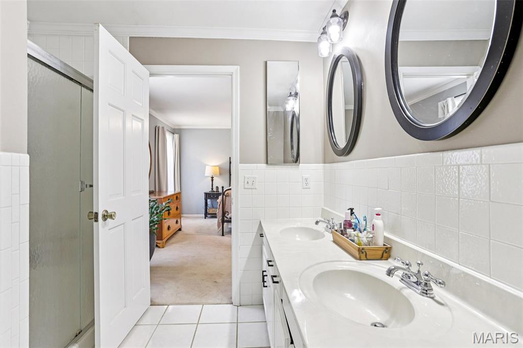 Le Chateaux #2 - Residential