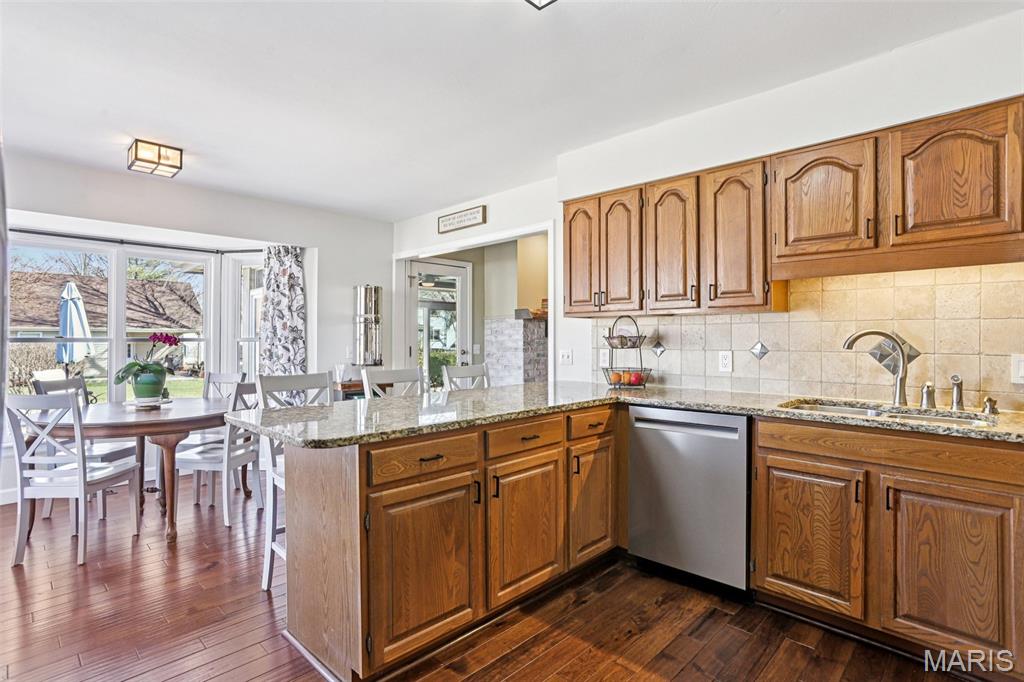 Le Chateaux #2 - Residential