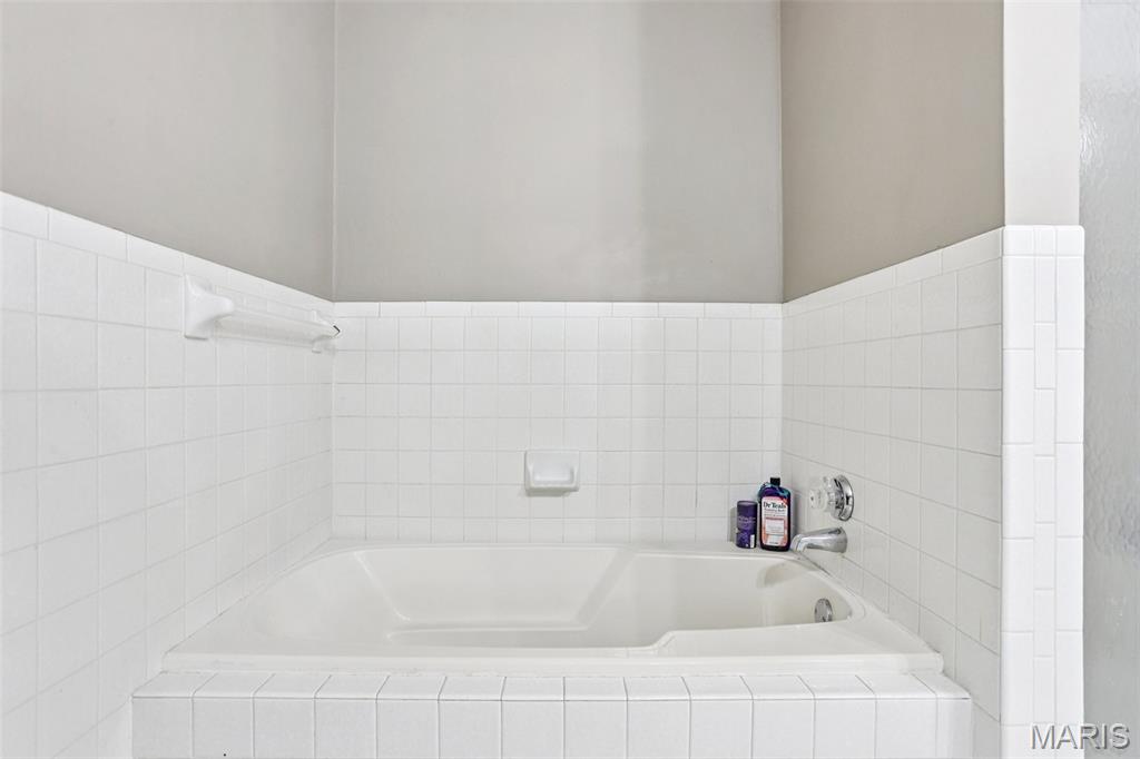 Le Chateaux #2 - Residential