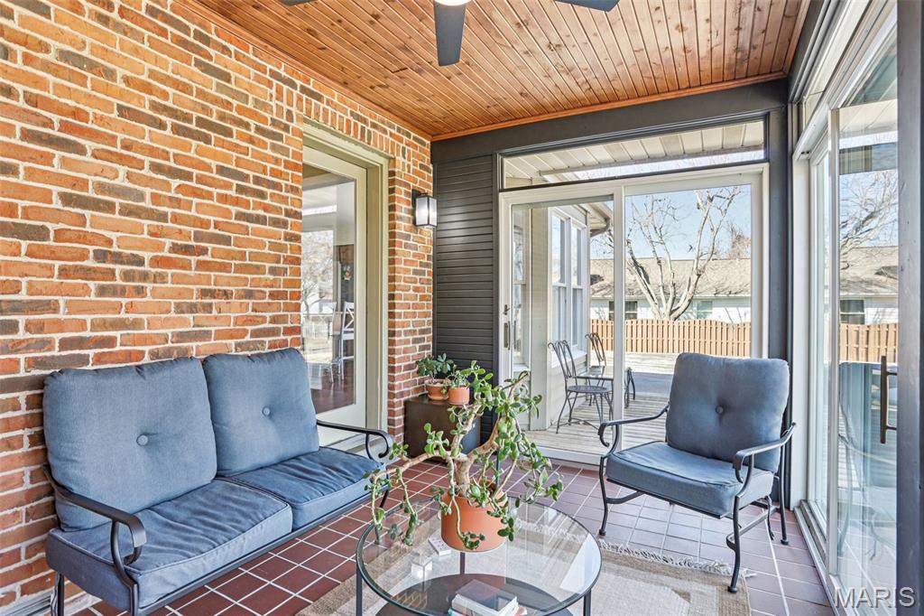 Le Chateaux #2 - Residential