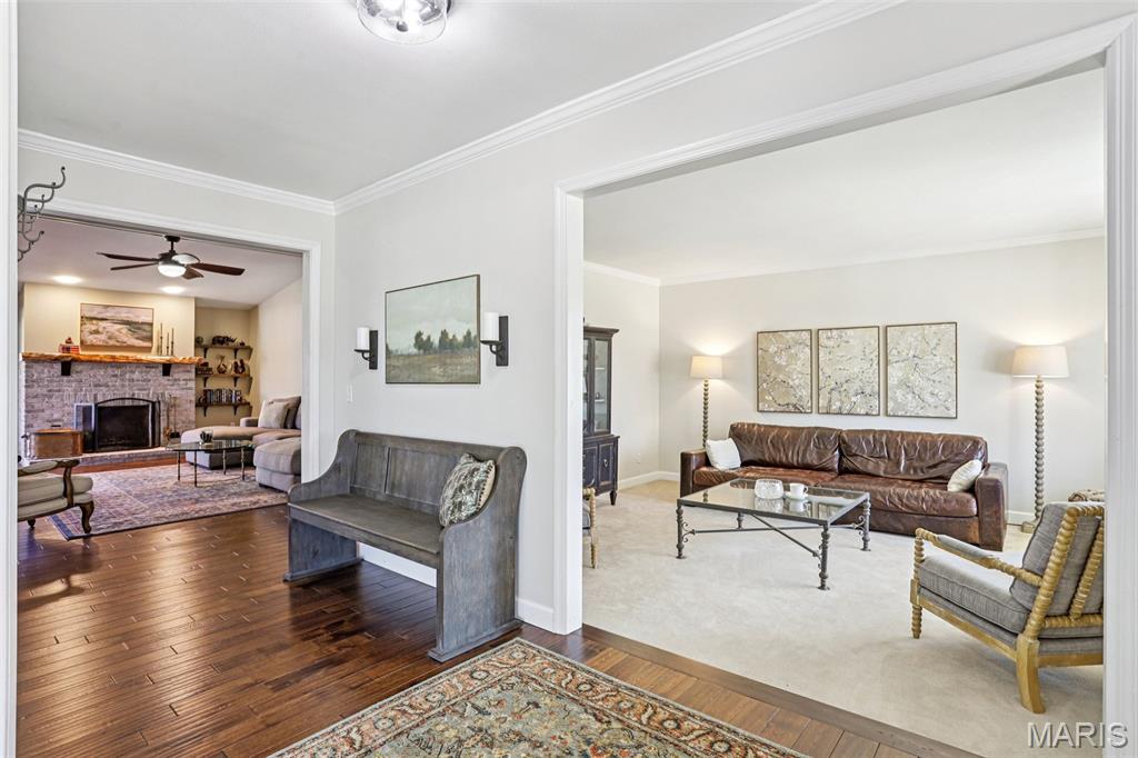 Le Chateaux #2 - Residential