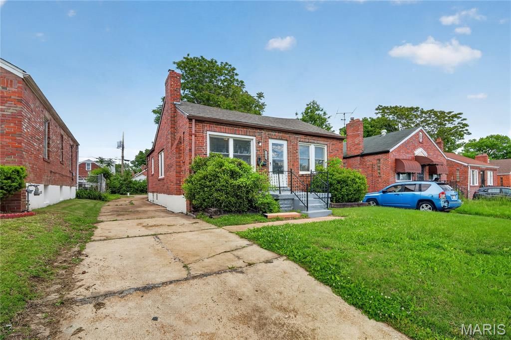 Photo of 1823 Eton Lane, St Louis, MO 63147 (MLS # 26026317)