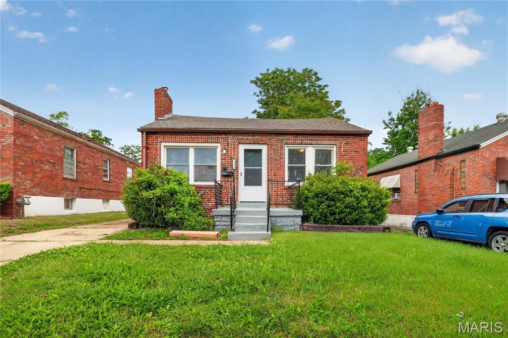 Photo of 1823 Eton Lane, St Louis, MO 63147 (MLS # 26026317)